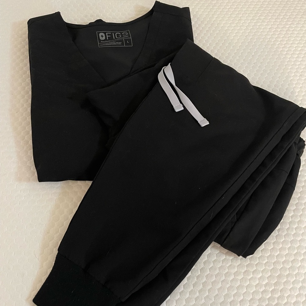 Figs Casma Top and Joggers